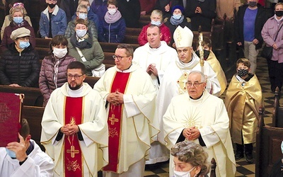 	Mszy św. przewodniczył elbląski biskup pomocniczy.