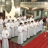 Blisko 60 chłopców postanowiło głębiej poznać liturgię.