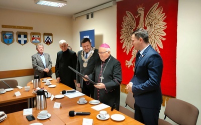 Biskup Paweł Cieślik Honorowym Obywatelem Gminy Zakrzewo