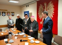 Biskup Paweł Cieślik Honorowym Obywatelem Gminy Zakrzewo