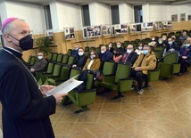 Synodalnej debacie przewodniczył bp Marek Solarczyk.