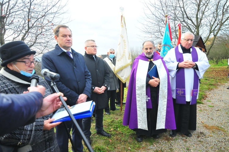 Poświęcenie Kresowej Drogi Krzyżowej w Radwanowicach