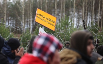 Media o migrantach, którzy przekroczyli we wtorek polsko-białoruską granicę: zostali zatrzymani