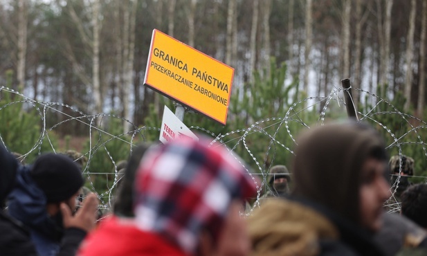 Media o migrantach, którzy przekroczyli we wtorek polsko-białoruską granicę: zostali zatrzymani