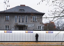 Gigantyczny paczkomat we Wrocławiu. Konserwator zabytków zażądał usunięcia urządzenia.