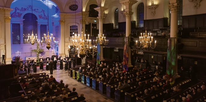 Koncert chóru Tenebrae w anglikańskim kościele St Martin-in-the-Fields.