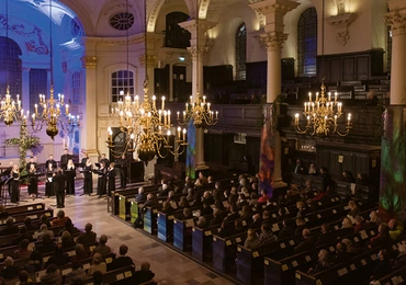Koncert chóru Tenebrae w anglikańskim kościele St Martin-in-the-Fields.
