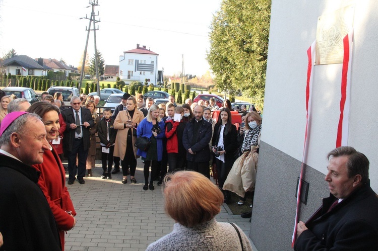 Łopoń. Uroczystość nadania szkole imienia