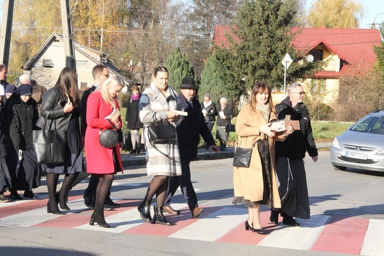 Łopoń. Uroczystość nadania szkole imienia