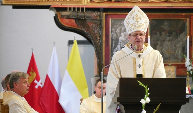 - Dzisiejsze świętowanie niech wyzwala w nas pragnienie, aby nasza Ojczyzna była zawsze wspólnym dobrem obywateli, każdego i każdej z nas - mówił abp Tadeusz Wojda.