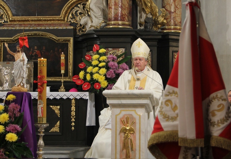 Abp Kupny: Tym, którzy służą ojczyźnie, należy się szacunek