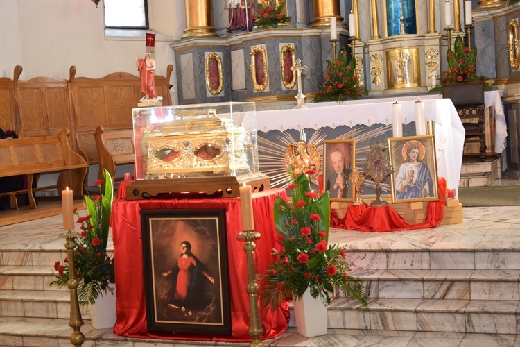 Łowicka proceja z relikwiami św. Wiktorii