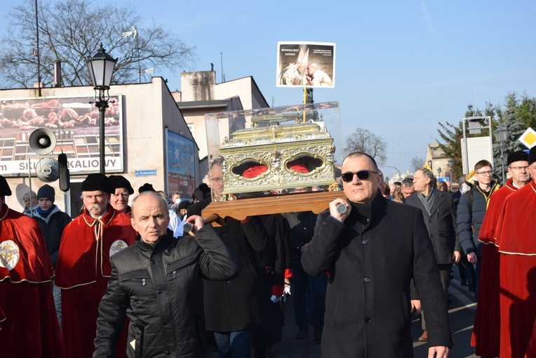 Łowicka proceja z relikwiami św. Wiktorii