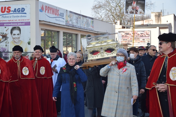 Łowicka proceja z relikwiami św. Wiktorii