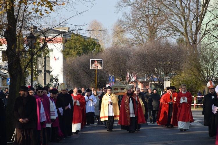 Łowicka proceja z relikwiami św. Wiktorii