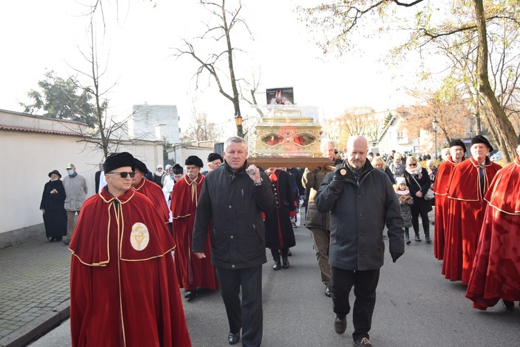 Łowicka proceja z relikwiami św. Wiktorii