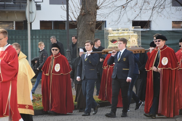 Łowicka proceja z relikwiami św. Wiktorii