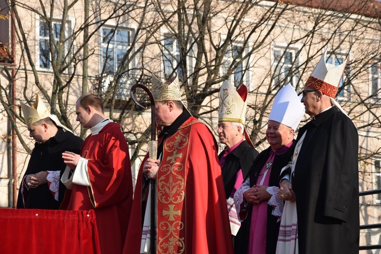 Łowicka proceja z relikwiami św. Wiktorii