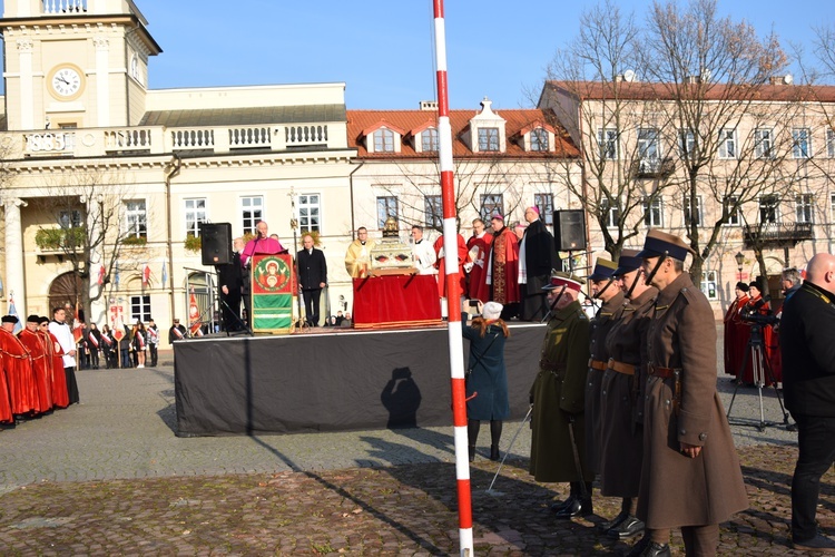 Łowicka proceja z relikwiami św. Wiktorii