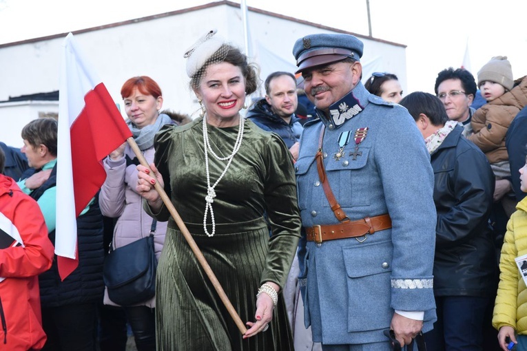 Pasażerami Pociągu Wolności byli marszałek Piłsudski z żoną. 