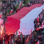 Marsz Niepodległości zakończył się na błoniach Stadionu Narodowego