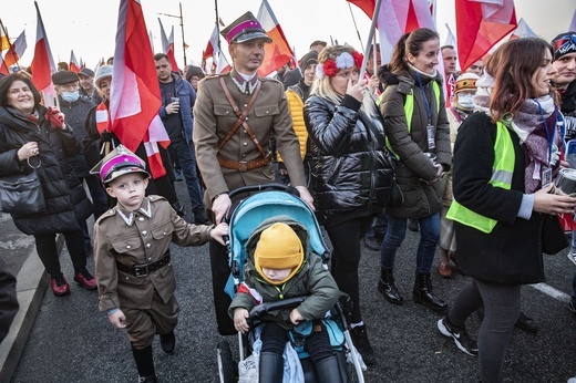 Marsz Niepodległości zakończył się na błoniach Stadionu Narodowego