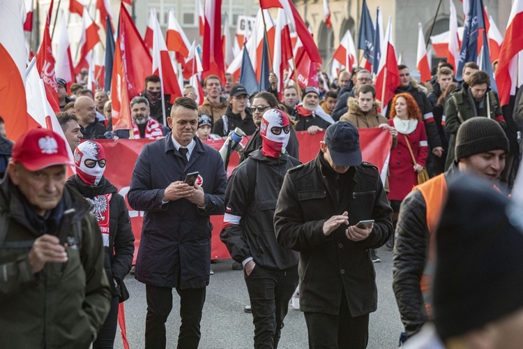 Marsz Niepodległości zakończył się na błoniach Stadionu Narodowego