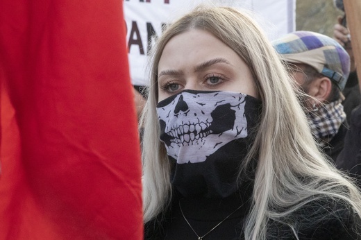 Marsz Niepodległości zakończył się na błoniach Stadionu Narodowego