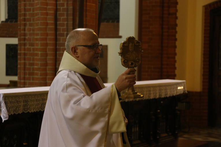 120. rocznica poświęcenia kościoła na Karłowicach i wprowadzenie relikwii bł kard. Wyszyńskiego