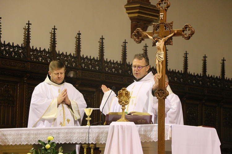 120. rocznica poświęcenia kościoła na Karłowicach i wprowadzenie relikwii bł kard. Wyszyńskiego