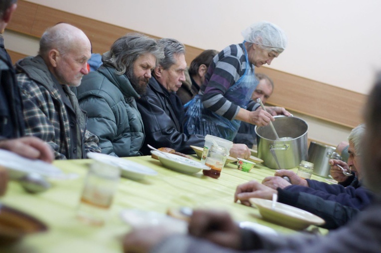 Każdy może pomóc potrzebującym.