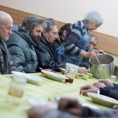 Każdy może pomóc potrzebującym.