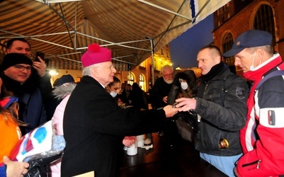 Abp Jędraszewski: Kochać nie słowami, ale czynem