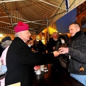 Abp Jędraszewski: Kochać nie słowami, ale czynem