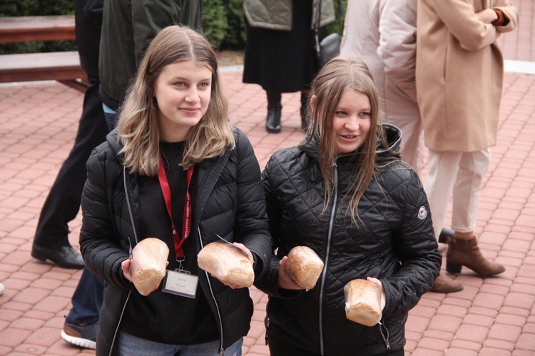 Tarnów. Światowy Dzień Ubogich w parafii Miłosierdzia Bożego