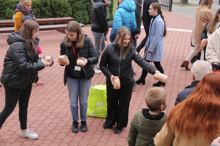 Tarnów. Światowy Dzień Ubogich w parafii Miłosierdzia Bożego