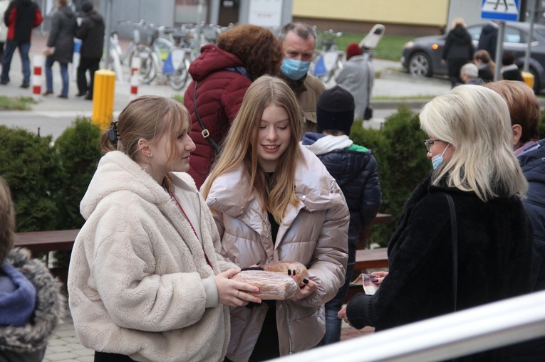 Tarnów. Światowy Dzień Ubogich w parafii Miłosierdzia Bożego