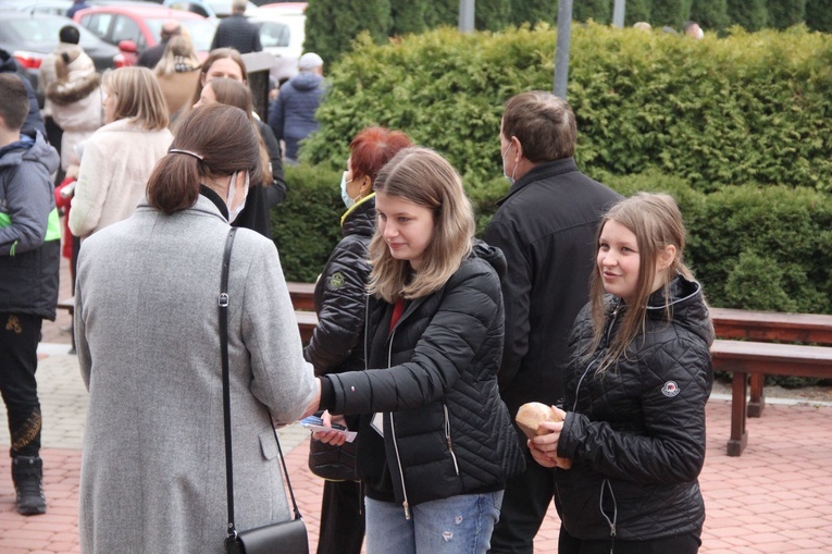 Tarnów. Światowy Dzień Ubogich w parafii Miłosierdzia Bożego