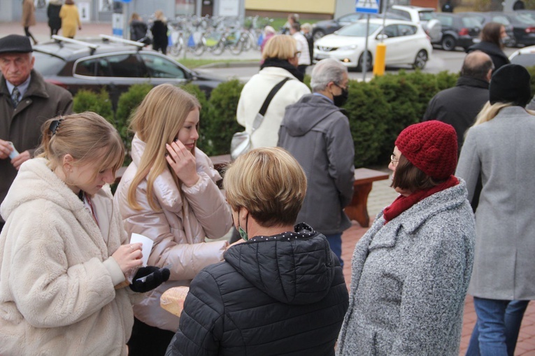 Tarnów. Światowy Dzień Ubogich w parafii Miłosierdzia Bożego