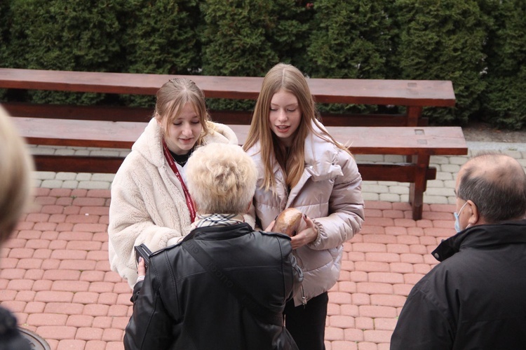 Tarnów. Światowy Dzień Ubogich w parafii Miłosierdzia Bożego