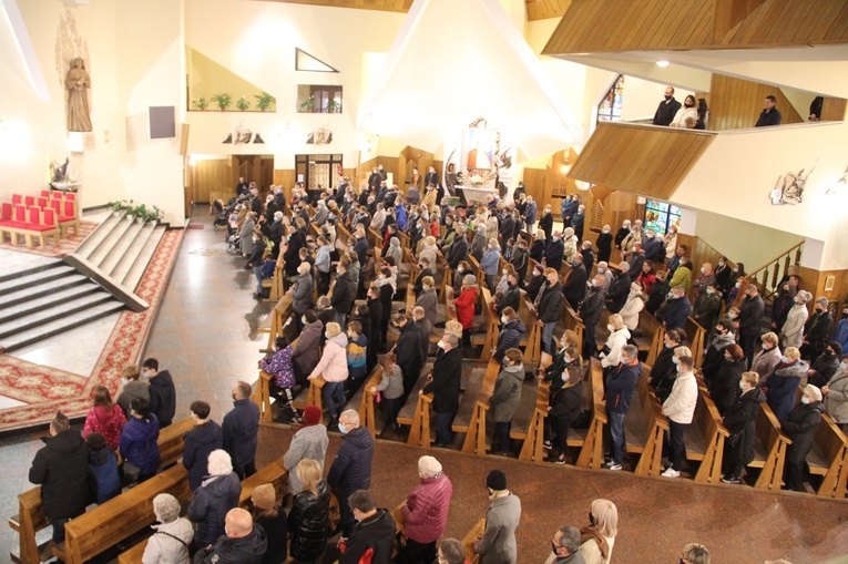 Tarnów. Światowy Dzień Ubogich w parafii Miłosierdzia Bożego