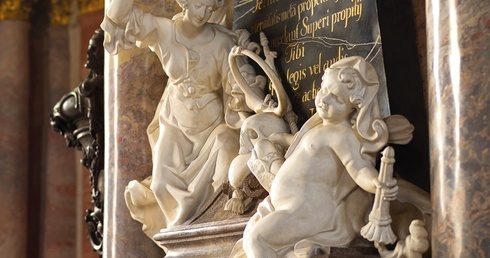 Krzeszów. Mauzoleum pełne światała