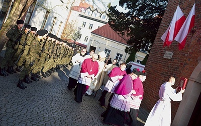 ▲	Kompanię honorową wystawiła 11. Lubuska Dywizja Kawalerii Pancernej z Żagania.