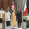 ▲	Podczas Eucharystii, jak co roku, prezydent Rzeczypospolitej Andrzej Duda zapalił Świecę Niepodległości, dar Piusa IX dla Polski.