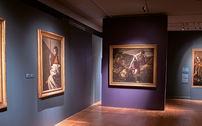Największą grupę wśród prezentowanych dzieł stanowią prace  tzw. caravaggionistów.