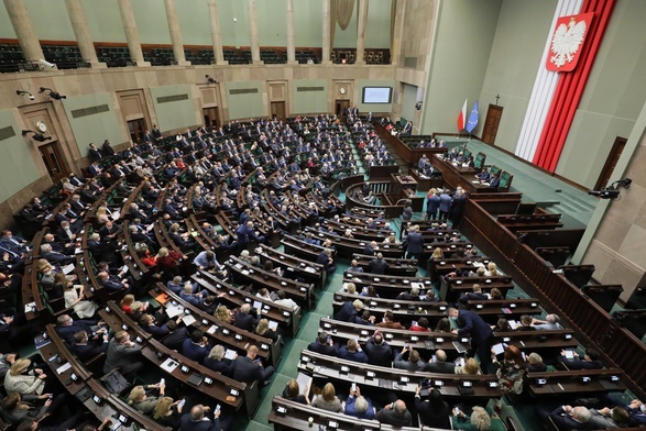 Sejm w uchwale wyraził solidarność z rządem, instytucjami i osobami zaangażowanymi w obronę Polski