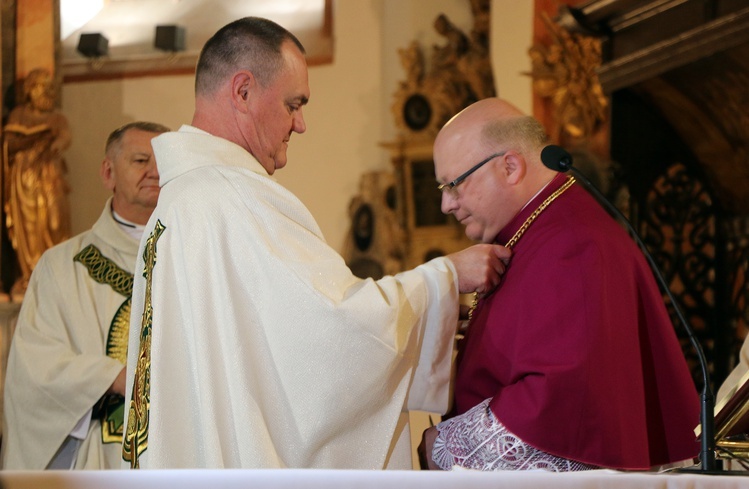 Abp Guzdek: Uchodźcom pomagać odpowiedzialnie, a ojczyzny bronić