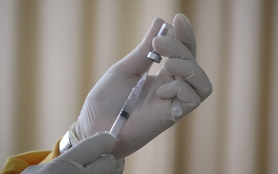 Po podaniu ponad 40 mln szczepionek przeciw COVID-19 zgłoszono 16,1 tys. niepożądanych odczynów
