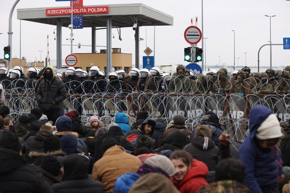 Białoruskie władze: Migranci z obozowiska przy granicy przeszli do centrum logistycznego