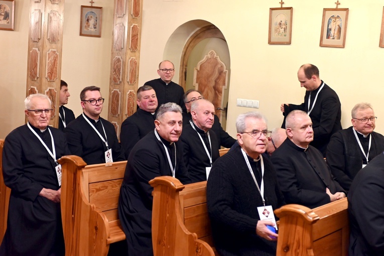 Diecezjalne rekolekcje zaczęły się od księży
